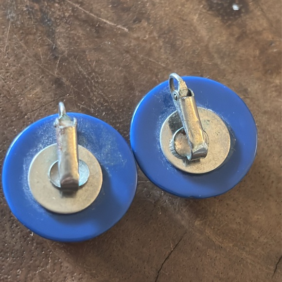 Vintage Navy Blue Acrylic Clip On Earring - Picture 3 of 3